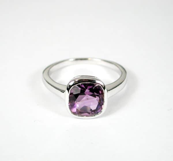 Sylvie Delafontaine. Bague Coussin Améthyste & Argent