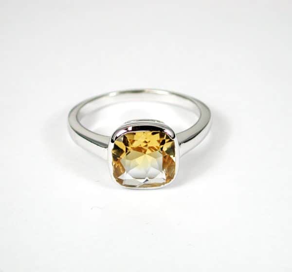 Sylvie Delafontaine. Bague Coussin Citrine & Argent