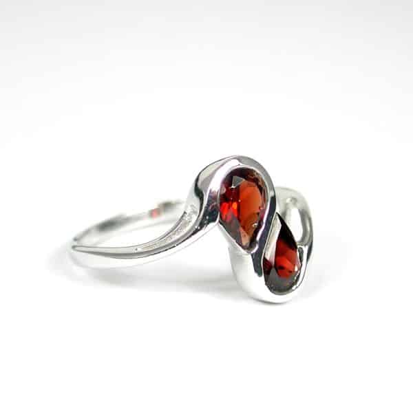 Sylvie Delafontaine. Bague Toi & Moi Grenat & Argent – Image 2