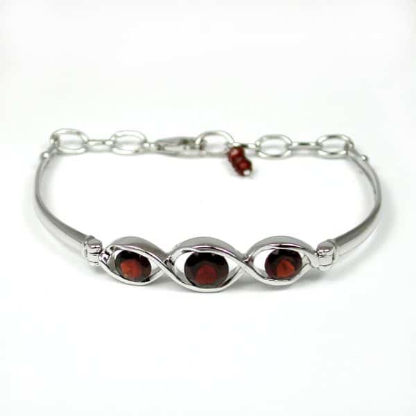 Sylvie Delafontaine. Boucles d'Oreilles Grenat & Argent – Image 3