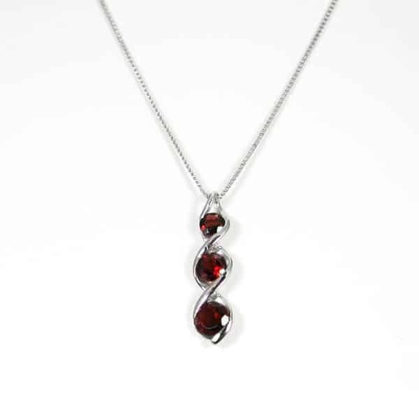 Sylvie Delafontaine. Boucles d'Oreilles Grenat & Argent – Image 2